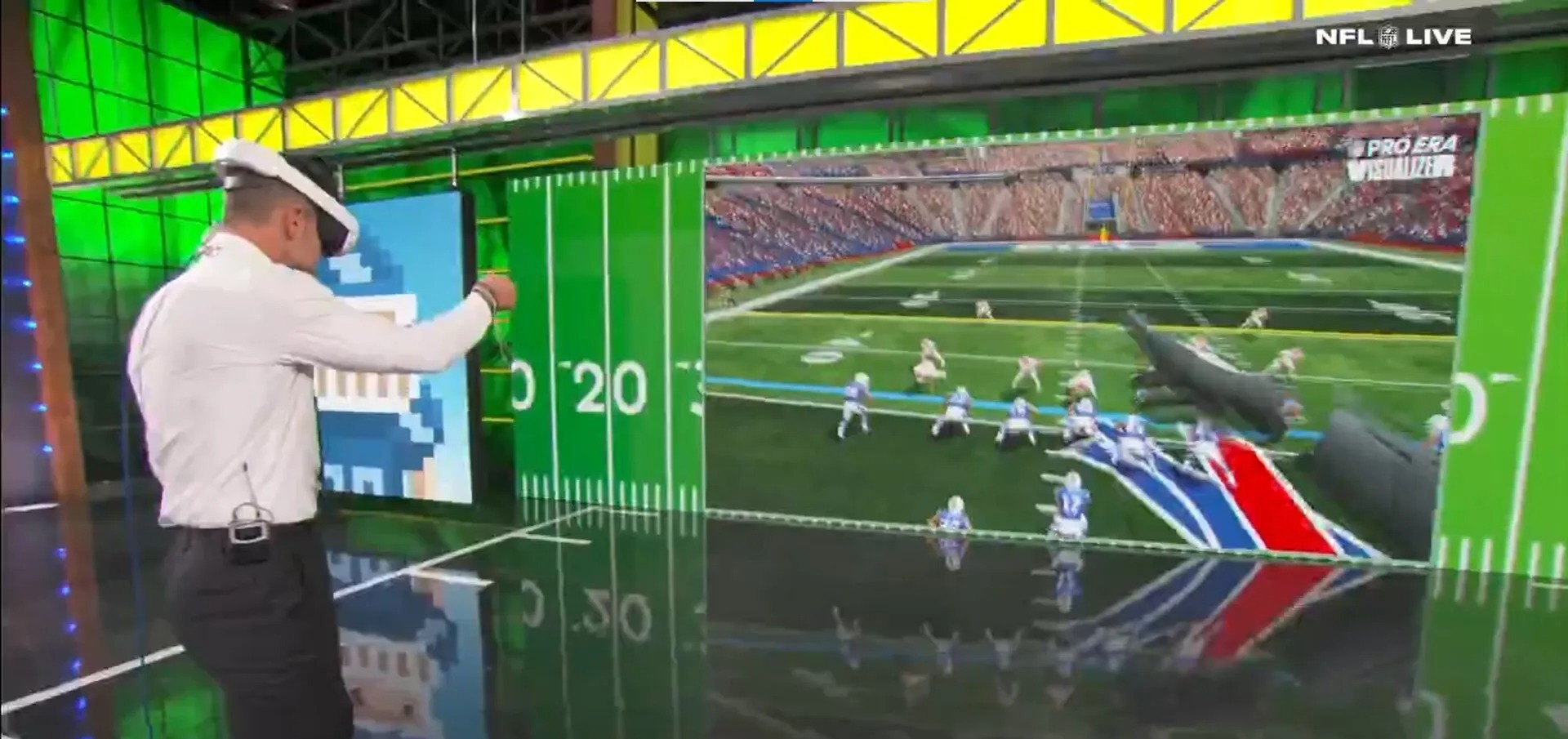 Dan Orlovsky telestrating a play in the StatusPro Visualizer on ESPN's NFL Live set